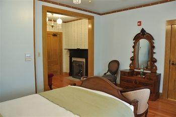 Cosmopolitan Hotel 4*