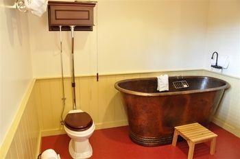 Cosmopolitan Hotel 4*